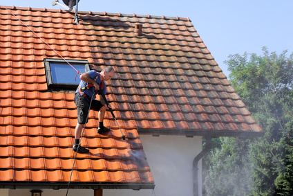 Dachreinigung-Dachbeschichtung-Dachsanierung